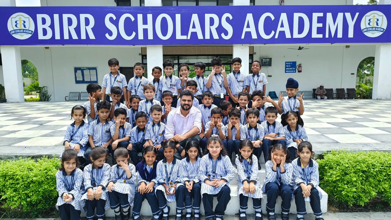 Muqarrab Hadi: Freedom Fighter’s Grandson Who Left a Big Job Abroad – This Teachers’ Day